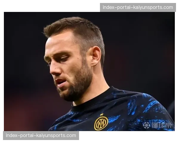 官方声明:门兴主力前锋因肌肉疲劳缺席训练,周末出战成疑 官方声明:门兴主力前锋因肌肉疲劳缺席训练,周末出战成疑