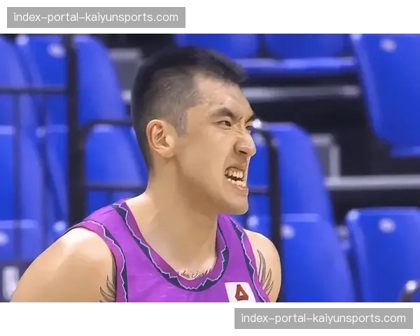 专家评论：过度依赖低位包夹导致外线漏人，是上海队昨晚失利的主要败因