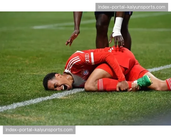 格纳布里重伤倒地：拜仁夺冠喜悦中的阴影